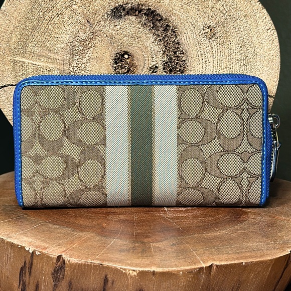 *LIKE NEW* COACH Dempsey Signature Stripe Patch Accordion Zip Wallet - Picture 3 of 14